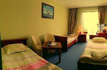 Фото номера Трехместный номер Отель Hotel Spinaker г. Леба 7