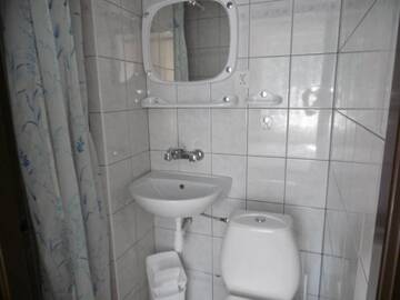 Фото номера Двухместный номер с 2 отдельными кроватями и ванной комнатой Проживание в семье Pokoje u Elżbiety г. Леба 18