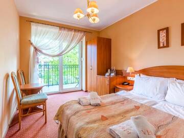 Фото номера Стандартный номер Отели типа «постель и завтрак» Villa Verdi Pleasure &amp; Spa г. Леба 7